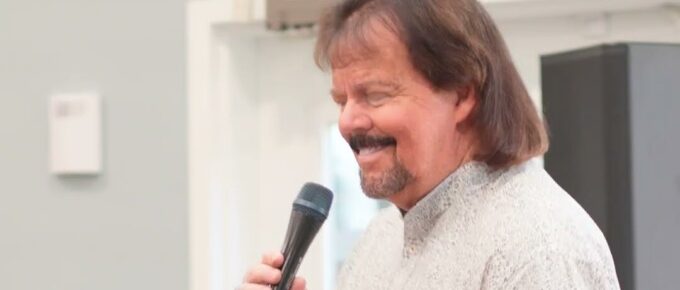 Ronnie Conaway performing for residents at Brookstone Terrace of Thomasville